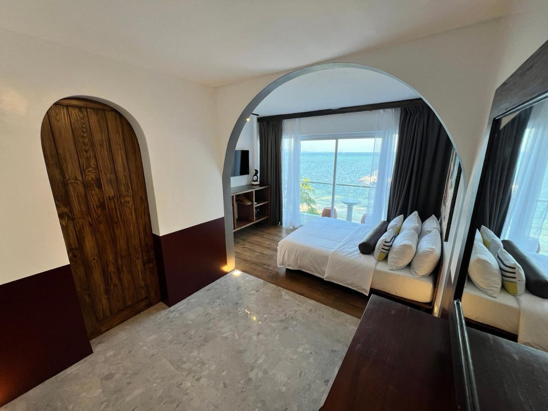 Palassa Private Residences Balabag  Rum bild