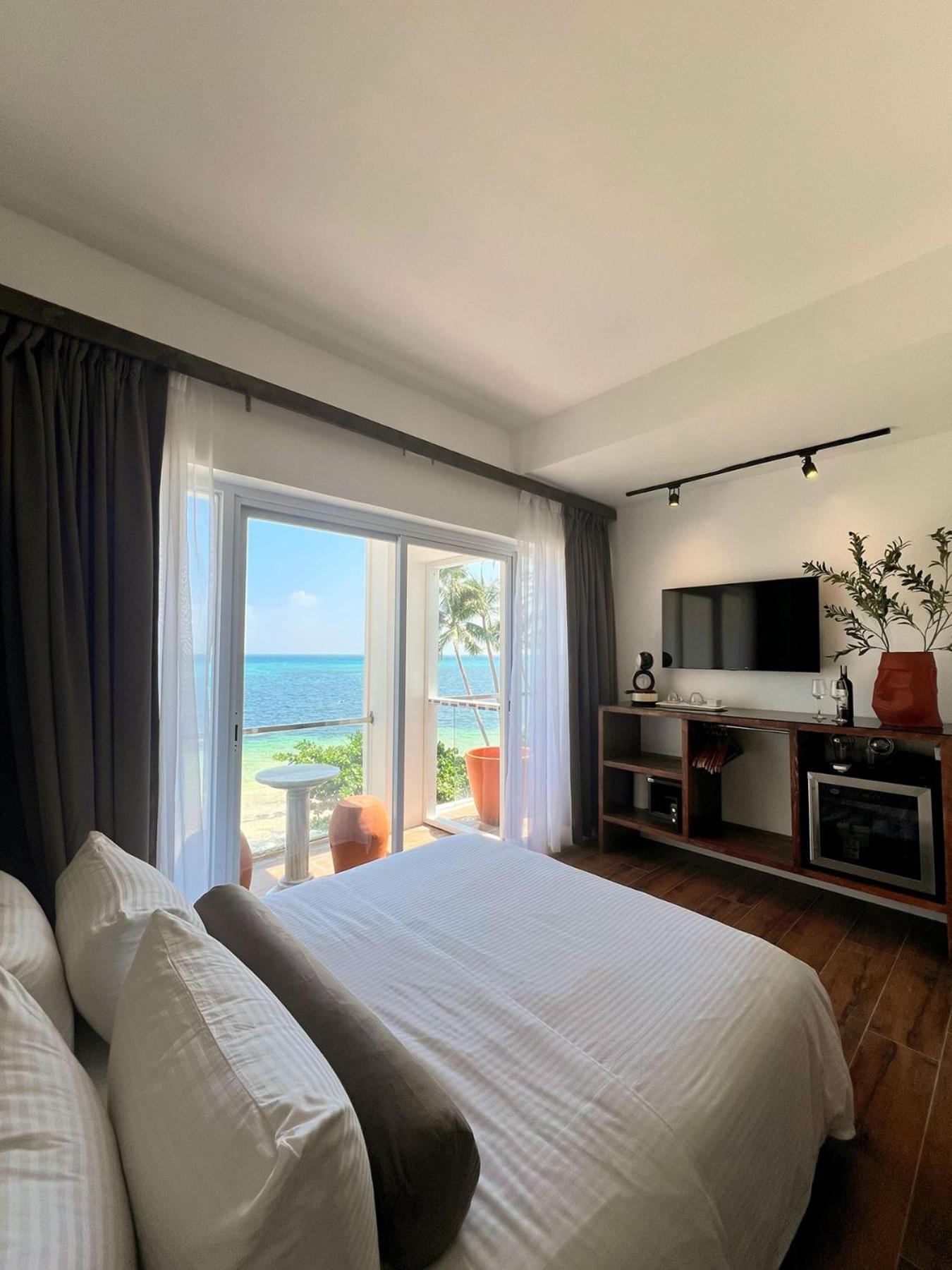 Palassa Private Residences Balabag  Rum bild