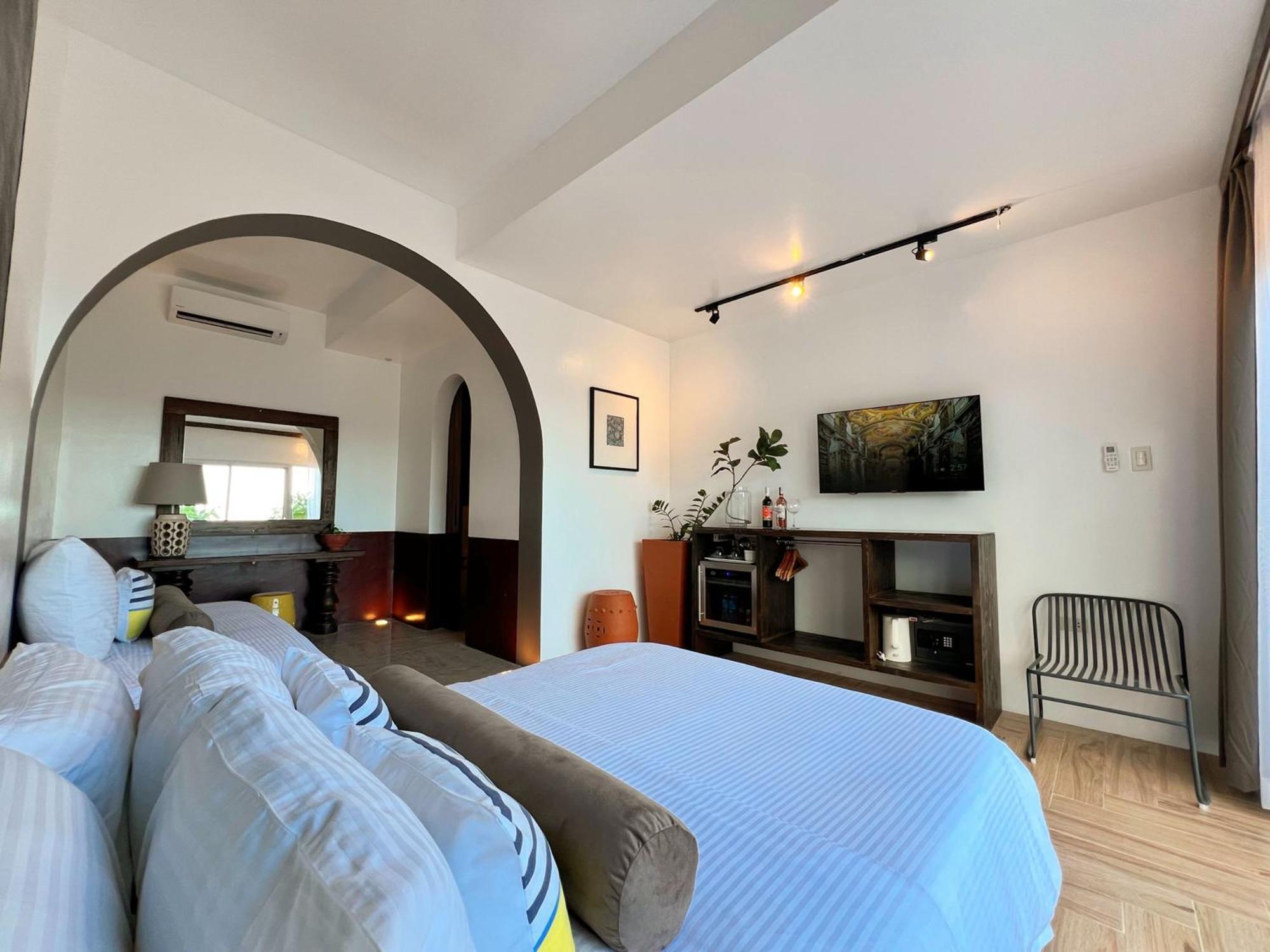 Palassa Private Residences Balabag  Rum bild